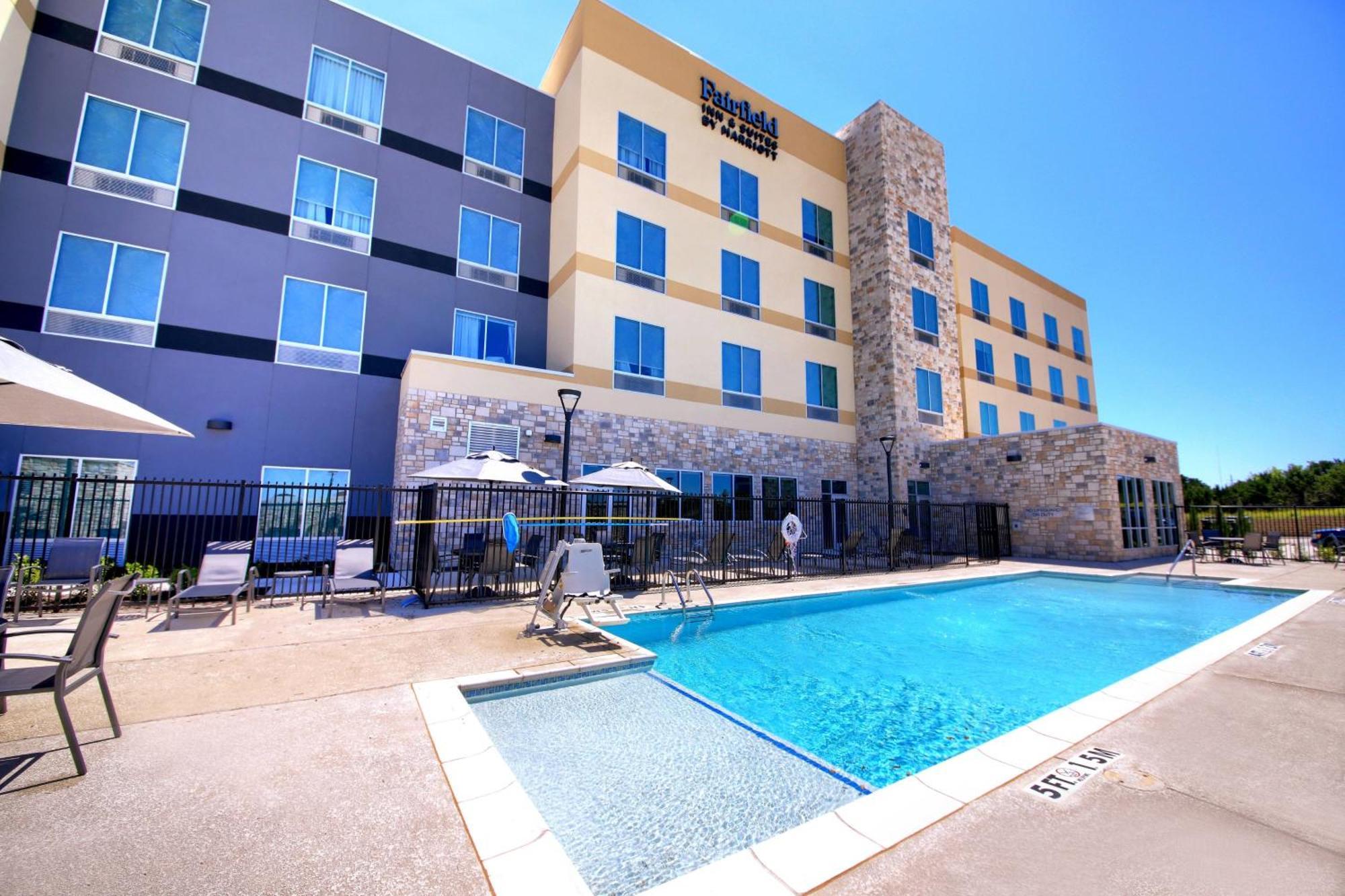 Fairfield Inn & Suites By Marriott Dallas Сидар-Гілл Екстер'єр фото