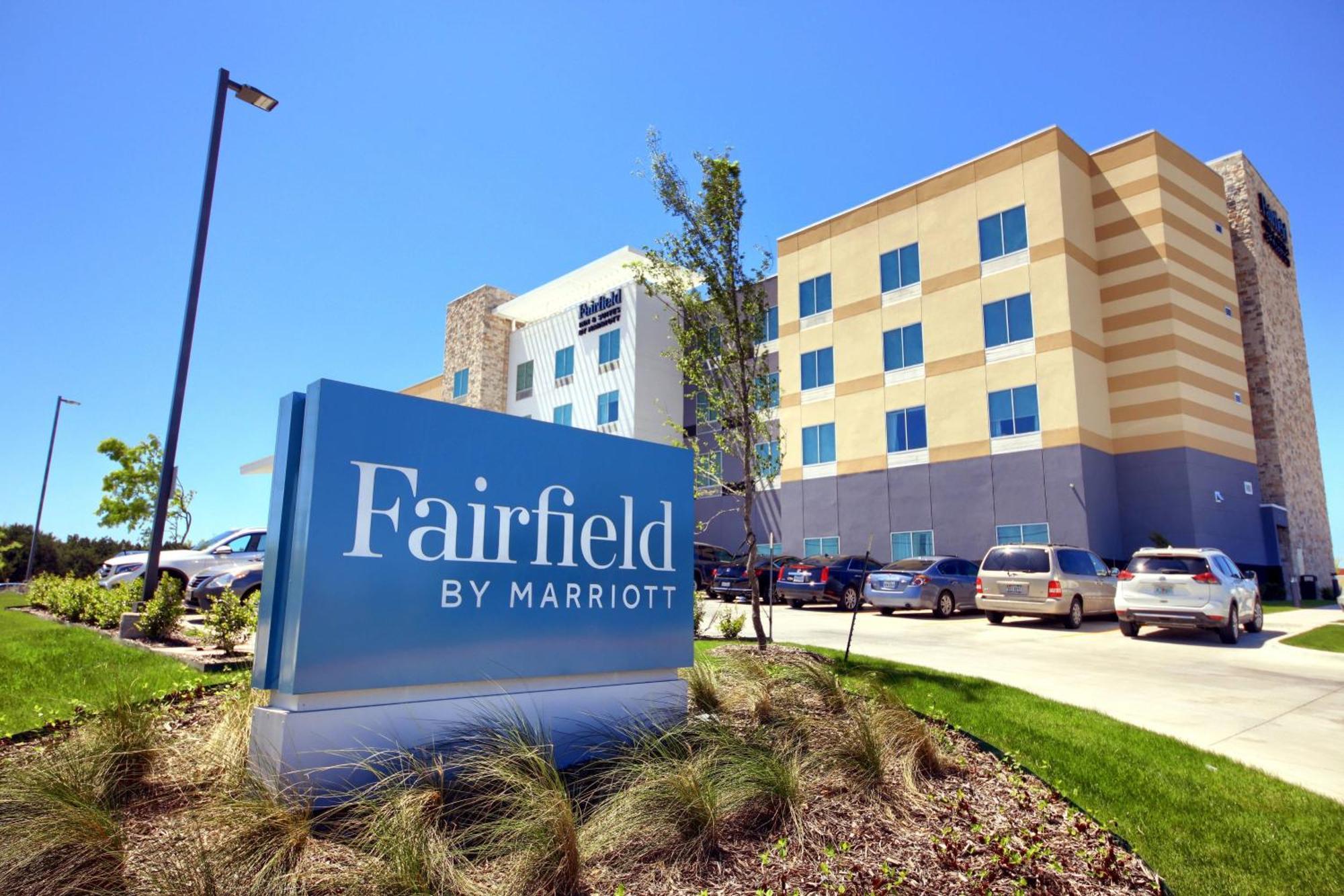 Fairfield Inn & Suites By Marriott Dallas Сидар-Гілл Екстер'єр фото